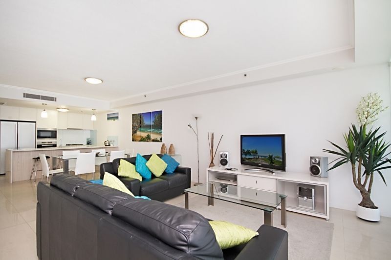 Reflections Tower 2 Unit 304- Coolangatta Beachfront 2 Bedroom Apartment with Wi-Fi, easy walk to cl