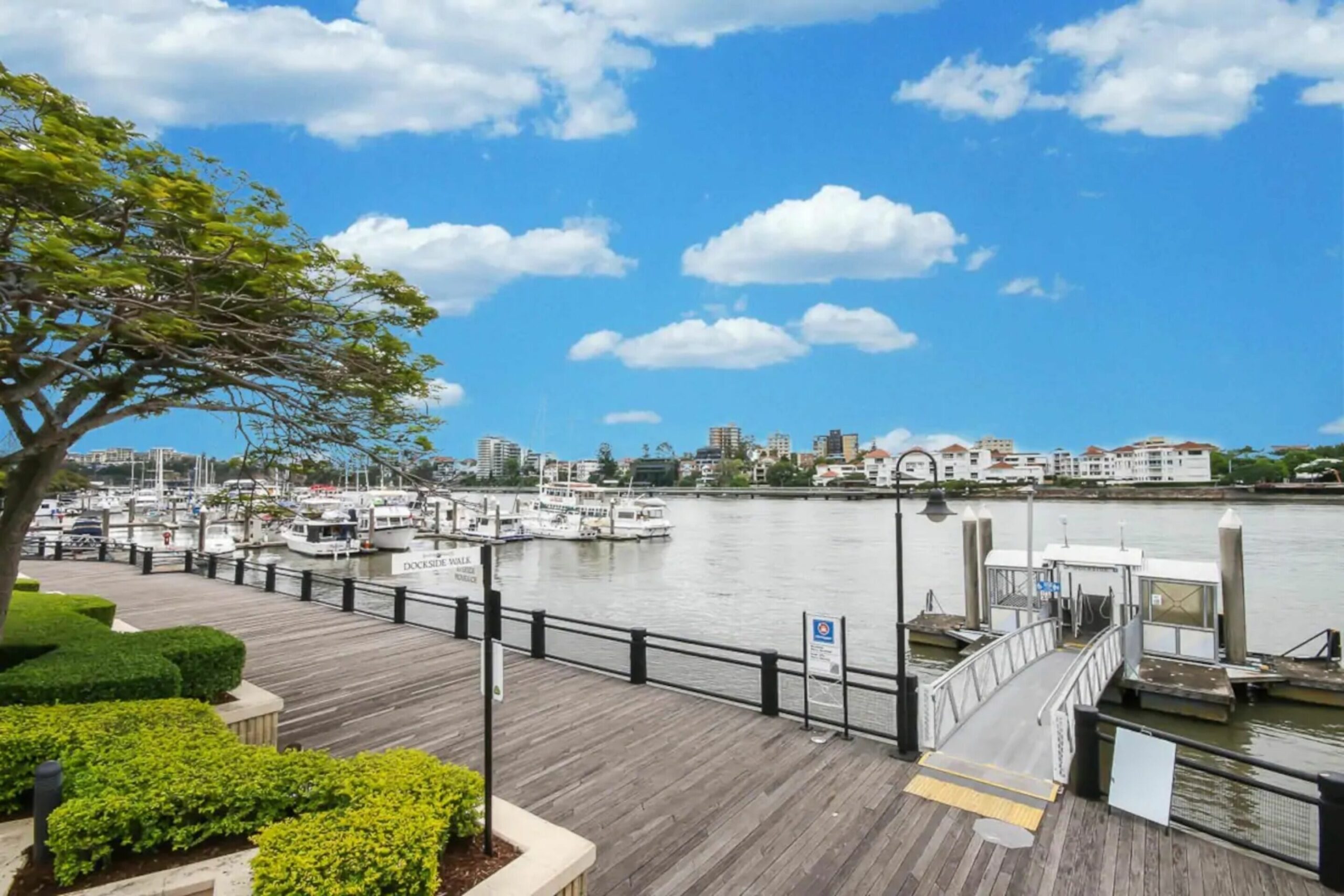 Modern 2 Bedroom River View Apartment in Docklands