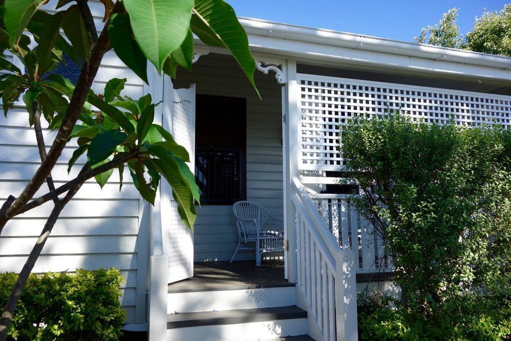 Frangipani House - 3 Bedroom Classic, Large, Comfy Queenslander in East Toowoomba