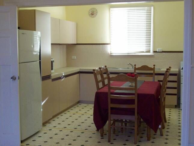 Merredin Accommodation Cottage :wifi & Foxtel Incl. 2 min Walk to Shops