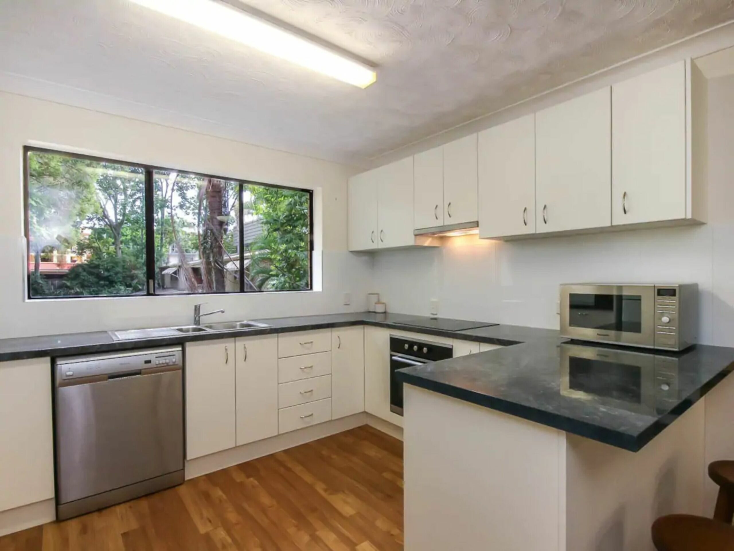 2 Bedroom St Lucia Apartment Close to UQ and Citycat