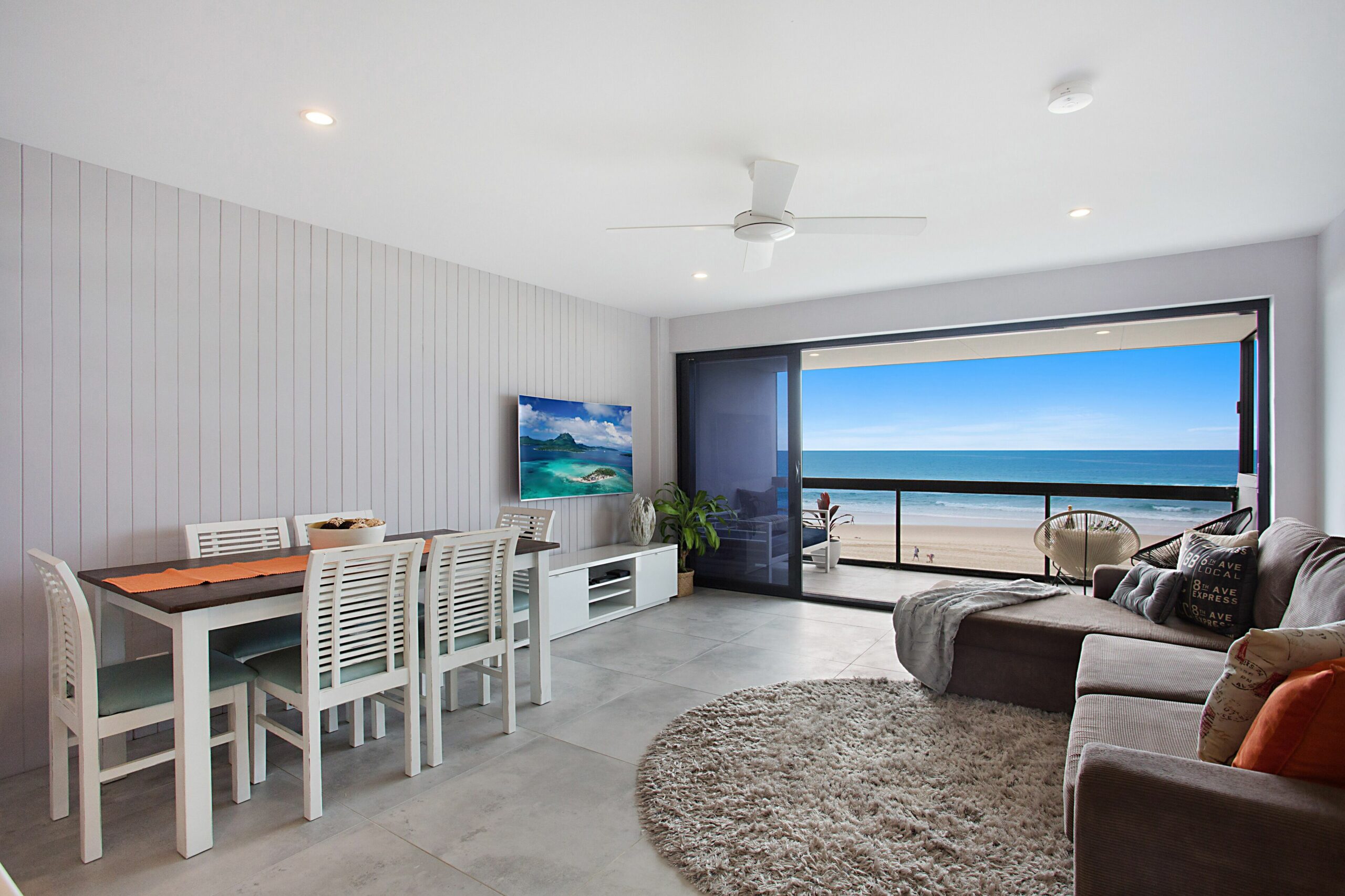 Enjoy Absolute Beach Front 3 brm apt w/2 x Parking