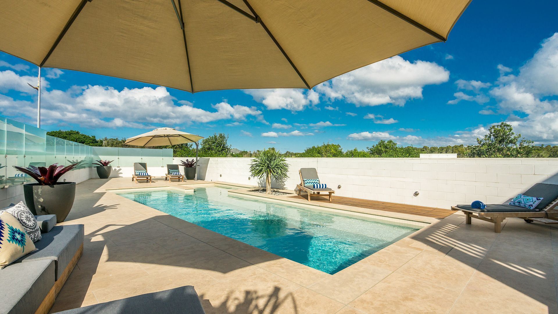 A Perfect Stay Bluewater House - Beachfront Belongil, Heated Pool