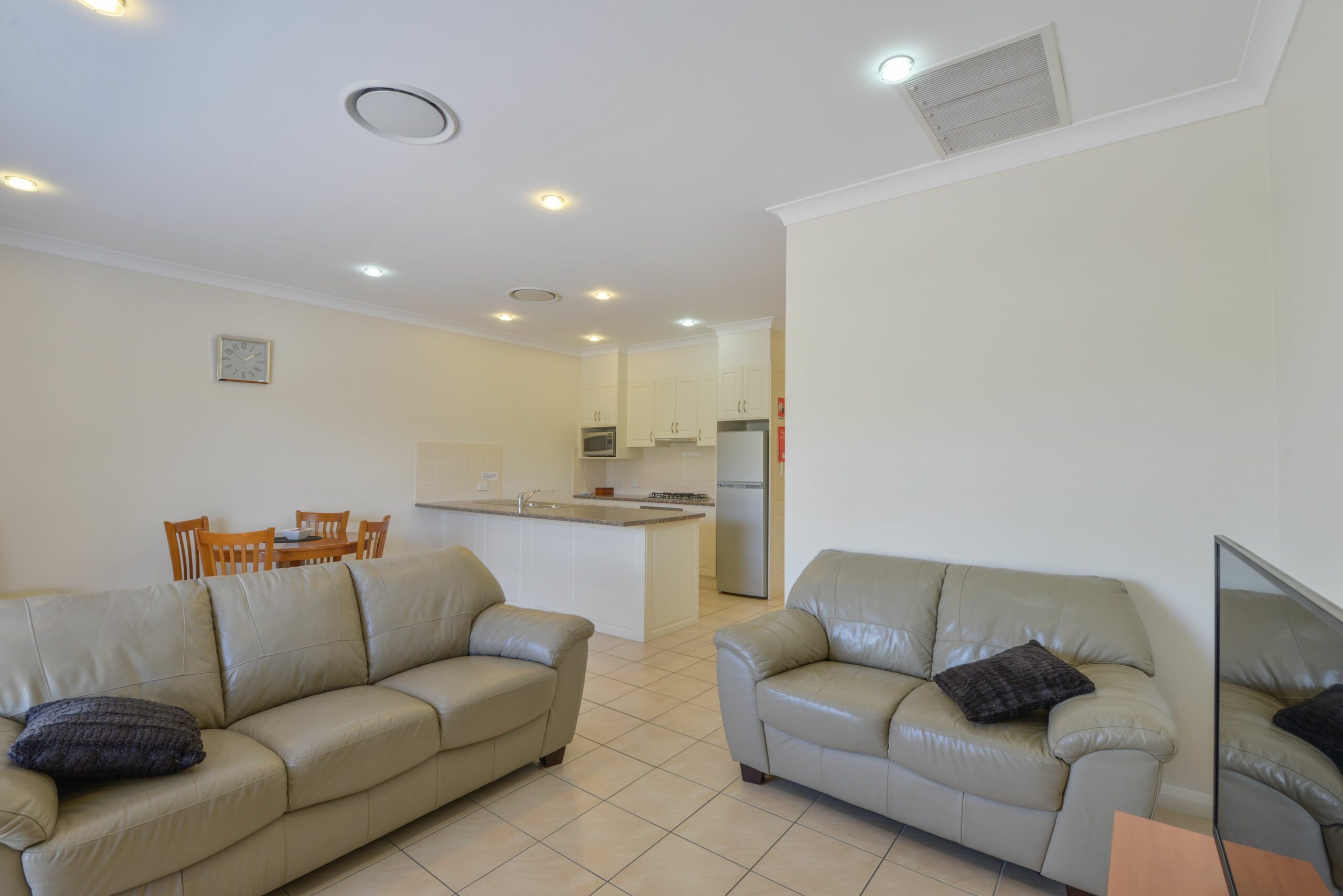 Cadman Apartments - Two Bedroom Fully Equipped Apartments in Tamworth