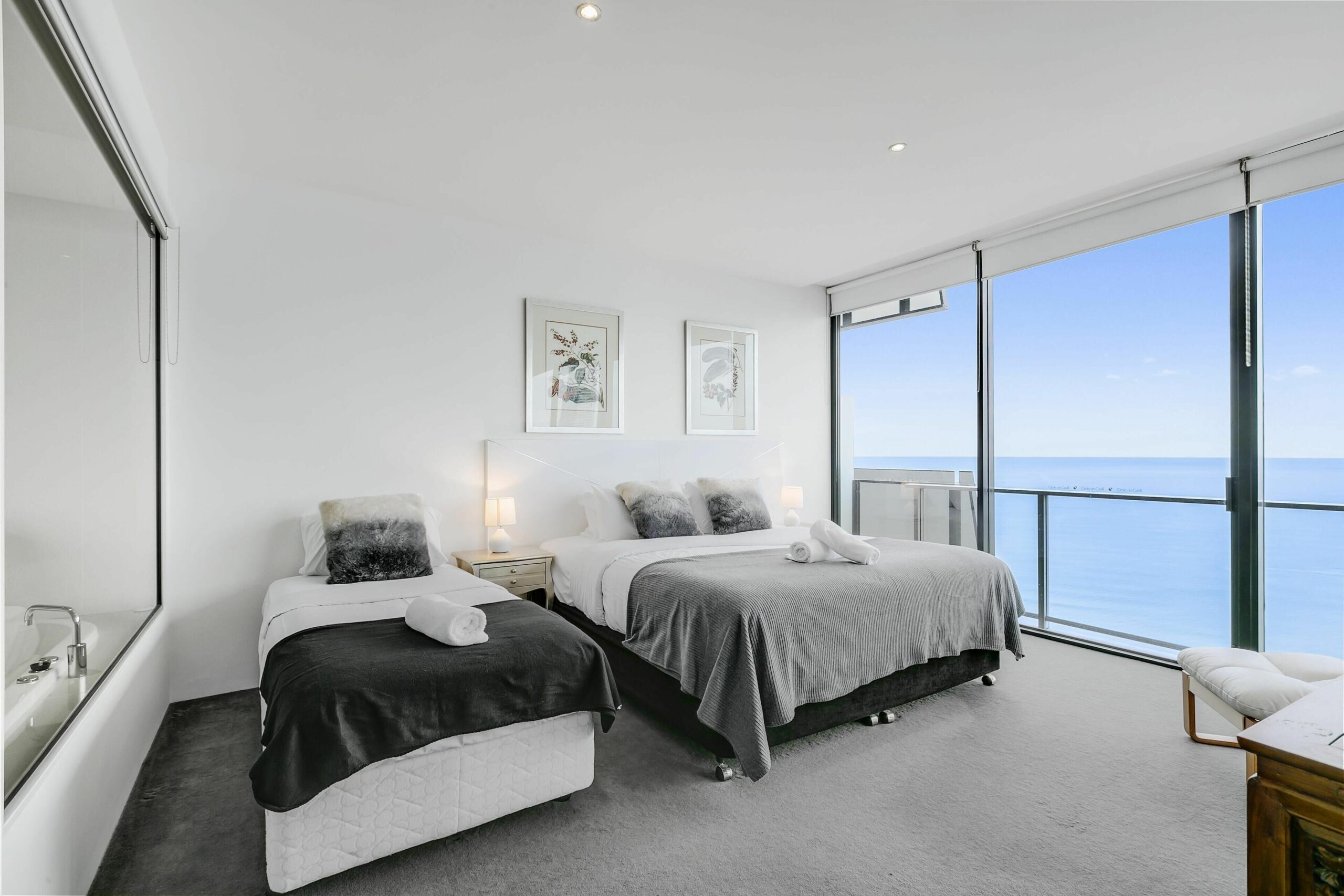 Circle on Cavill 4 Bedroom Sub Penthouse With Spa We Accommodate