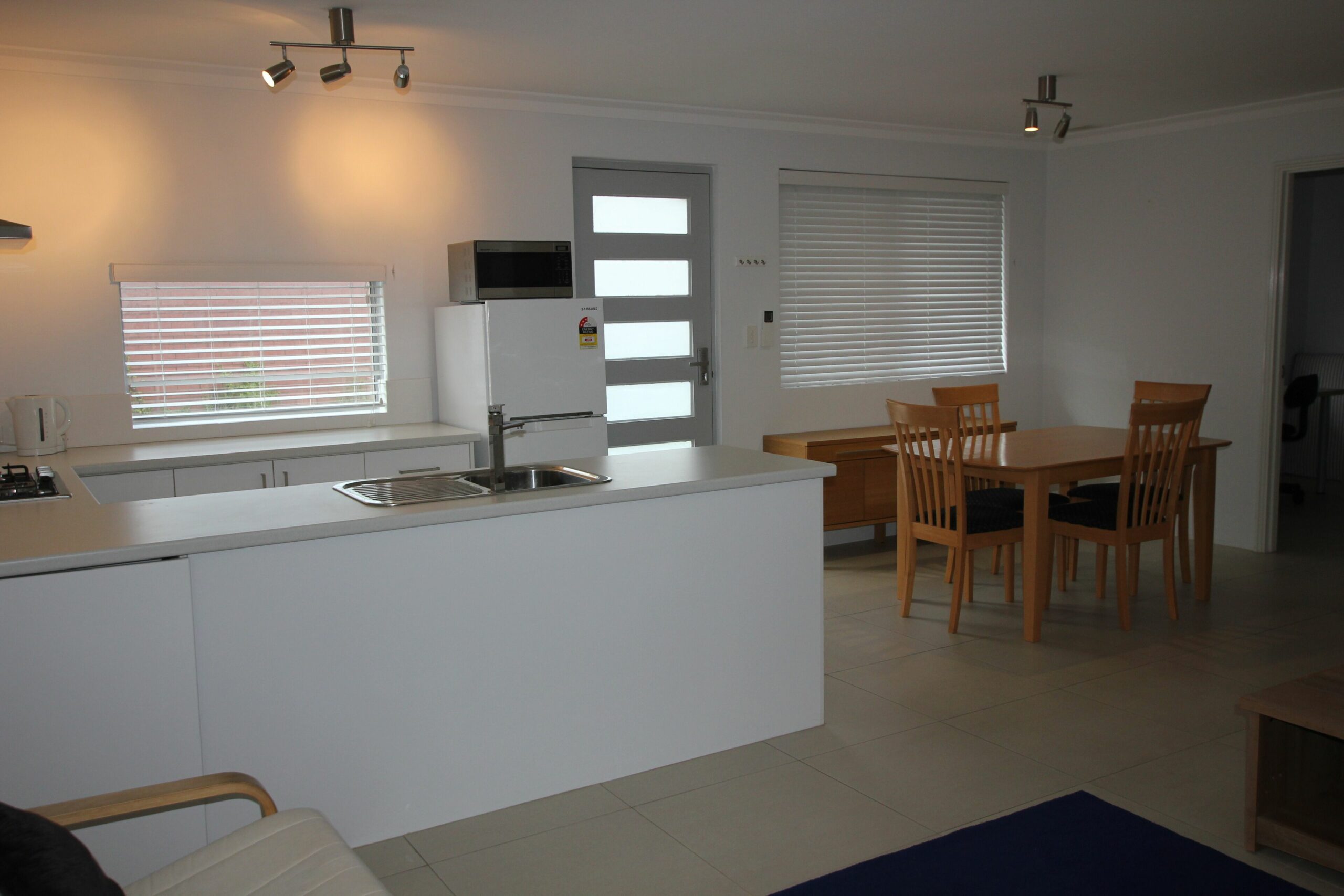 The Beach Pad - 2 Bedroom Self Contained Apartment 200m from Sorrento Beach