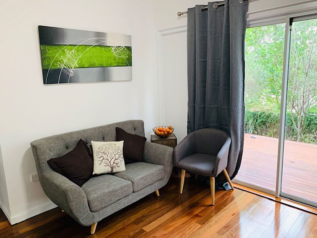 Your   3B’RM 2BATH Apartment in beautiful Red Hill Brisbane sleeps SIX  .