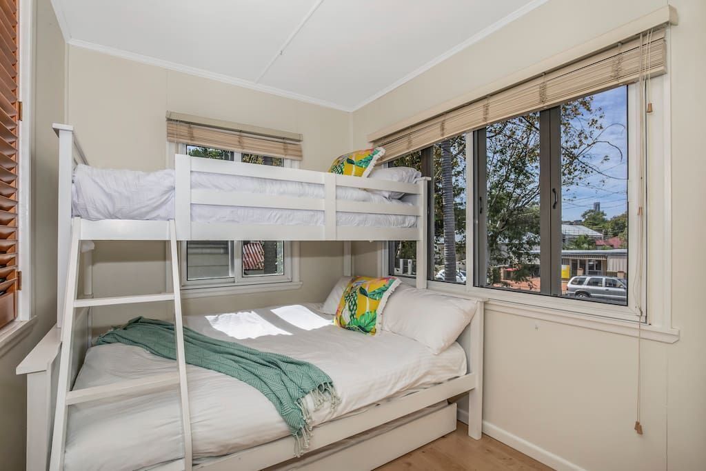 Paddington Central · Paddington Central Sleeps 15, 400m Caxton Street