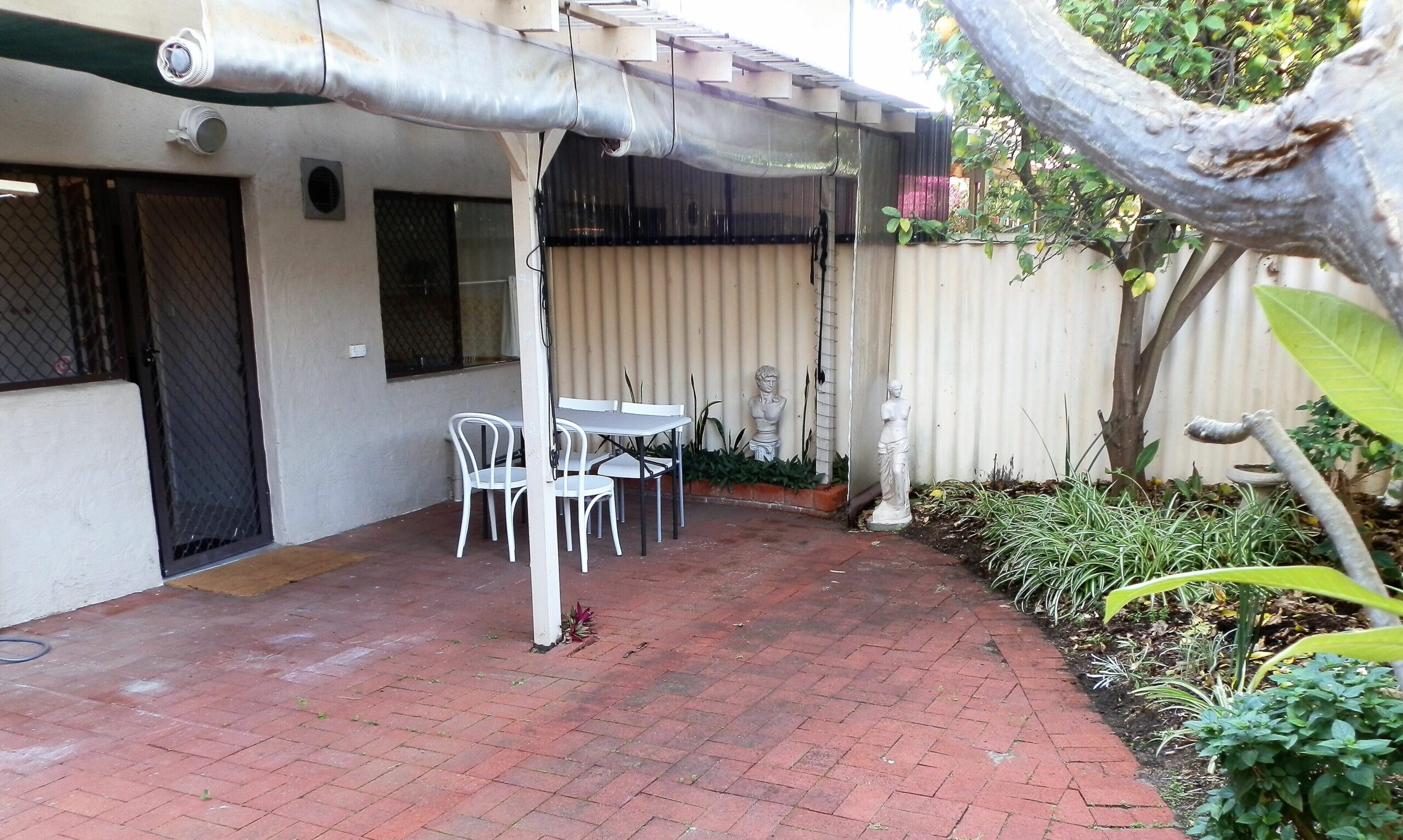 Family Townhouse on Addison is a great family friendly space in South Perth