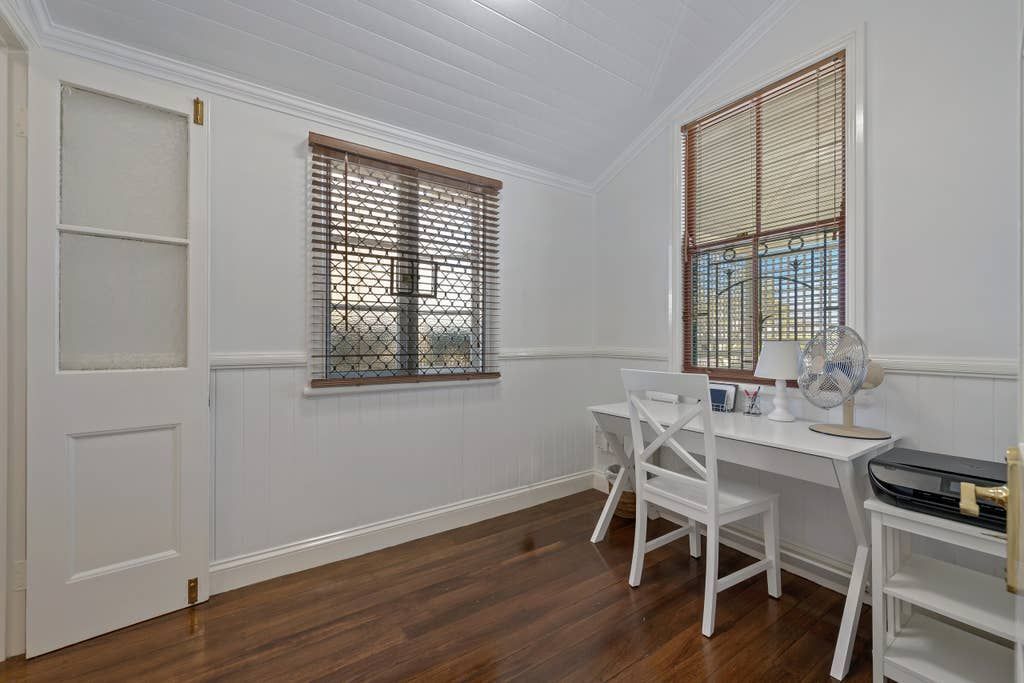 Frangipani House - 3 Bedroom Classic, Large, Comfy Queenslander in East Toowoomba