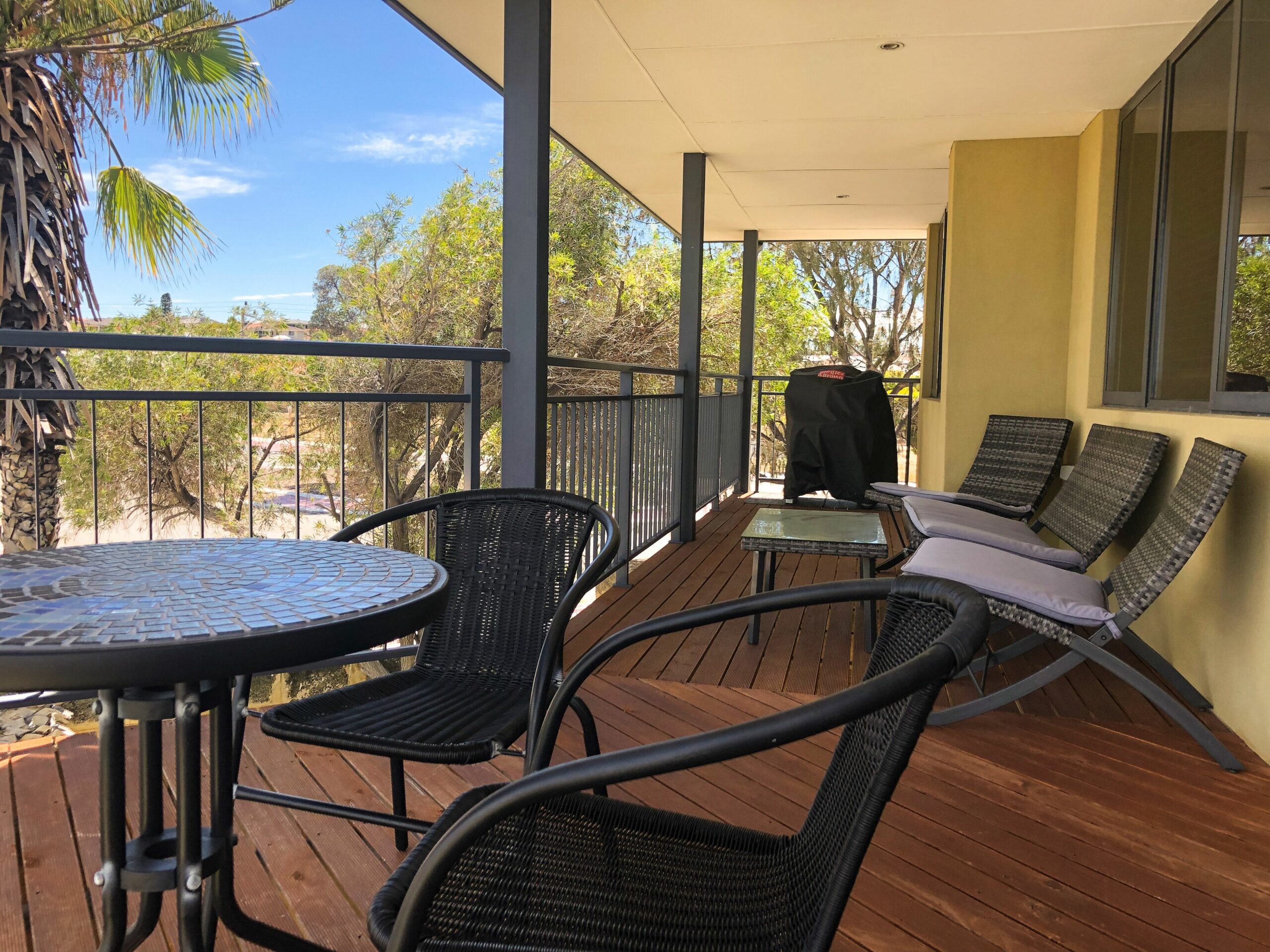 Stunning Family Apartment – Opposite Mullaloo Beach