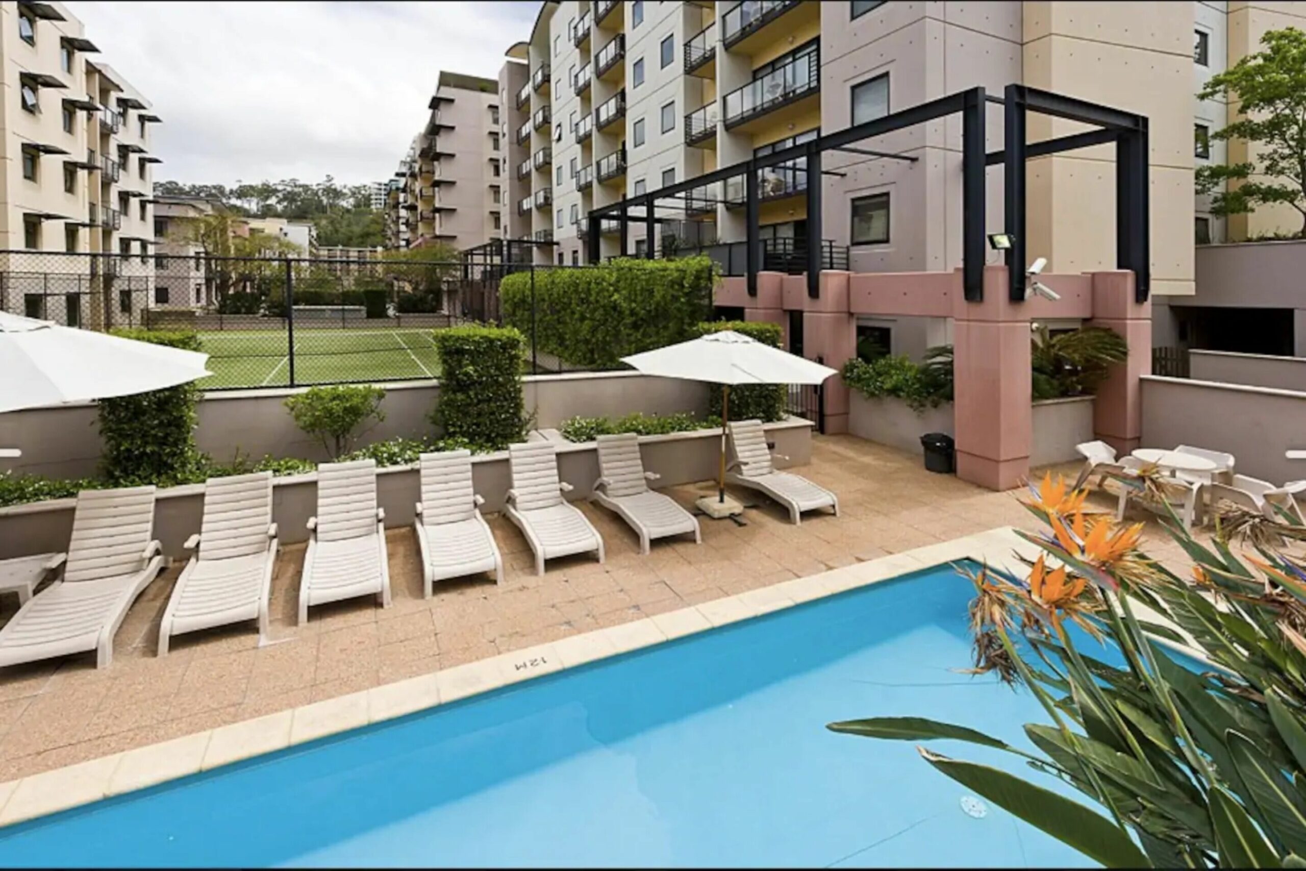 Convenient City Apartment with Pool Gym and Tennis Court