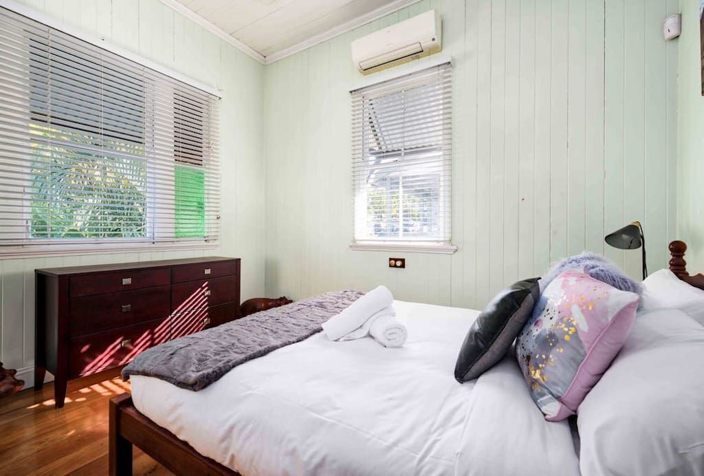 Comfy, Character Qldr ~ 3bed House W/parking ~ Woolloongabba