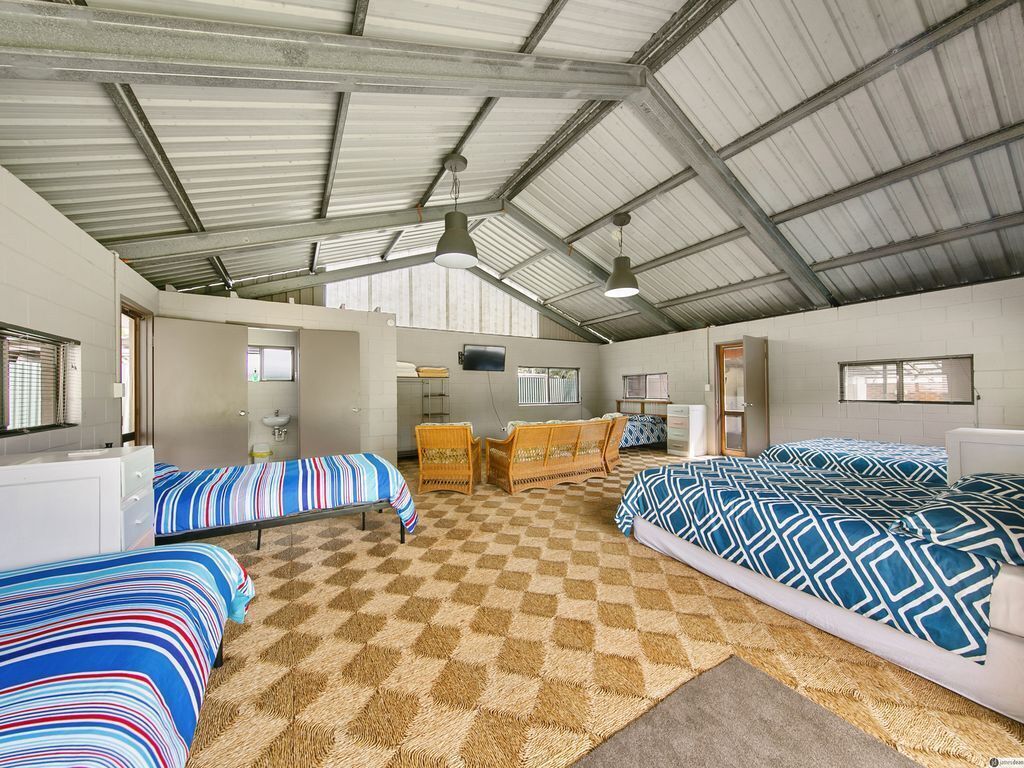 The Oyster Barn Beach House Retreat Family Friendly, Large Accommodation