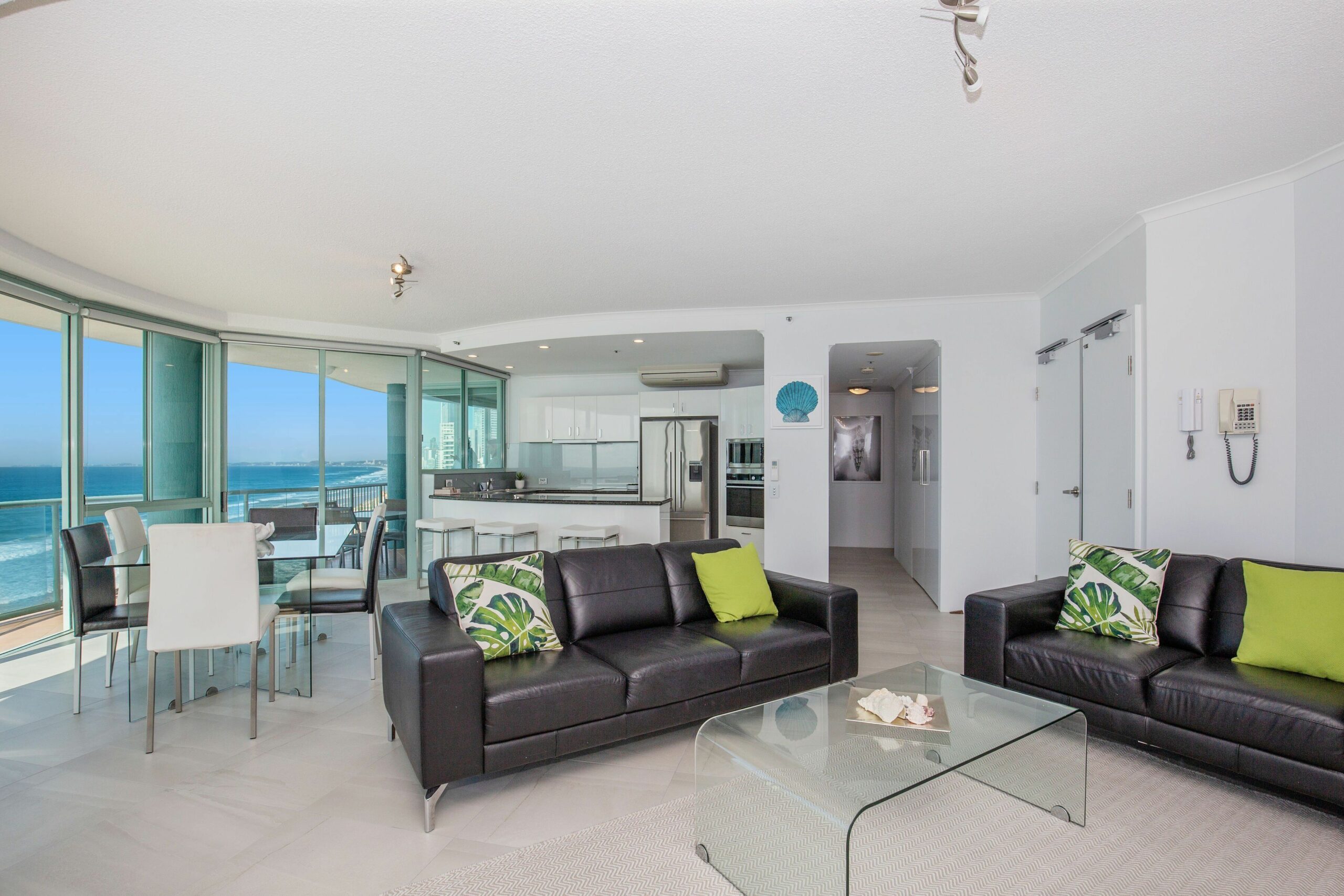 2 Bedroom Ocean View Apartment With Expansive Beach and Ocean Views