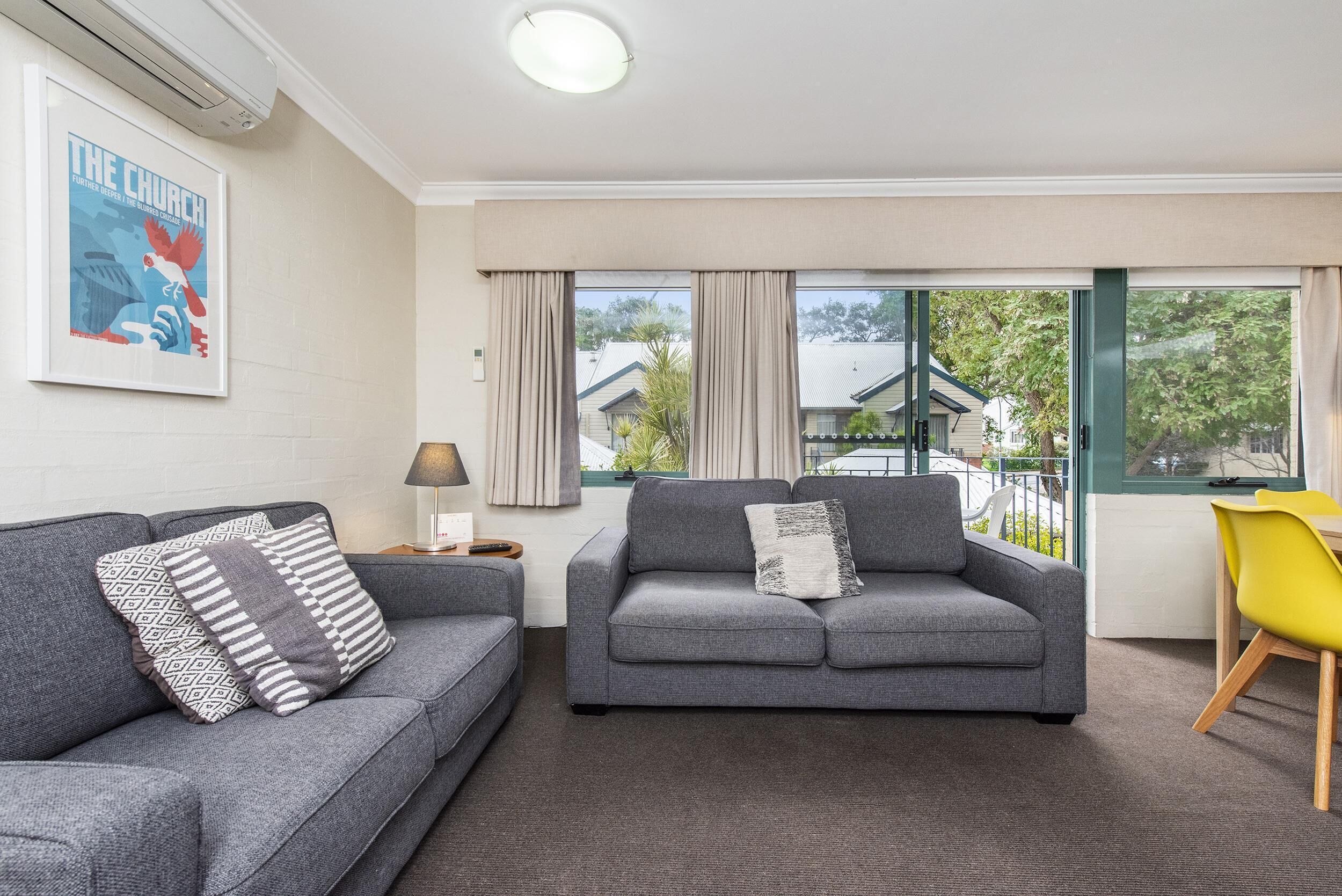 Subiaco Village With Pool, BBQ & spa - Free Parking and Wifi - two Bedroom