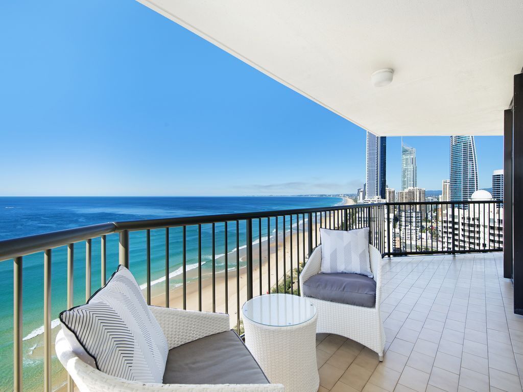 Absolute Beachfront 2 bed Imperial. Surf, Surfers Paradise