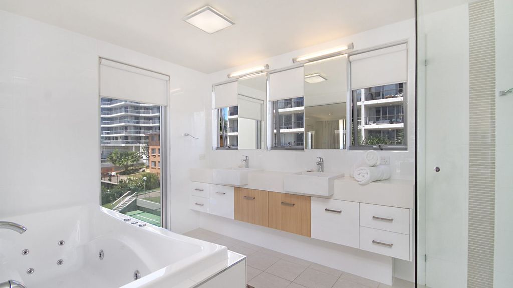 Maili 6 Luxury sky Home Apartment in Rainbow Bay Coolangatta Wi-fi Included