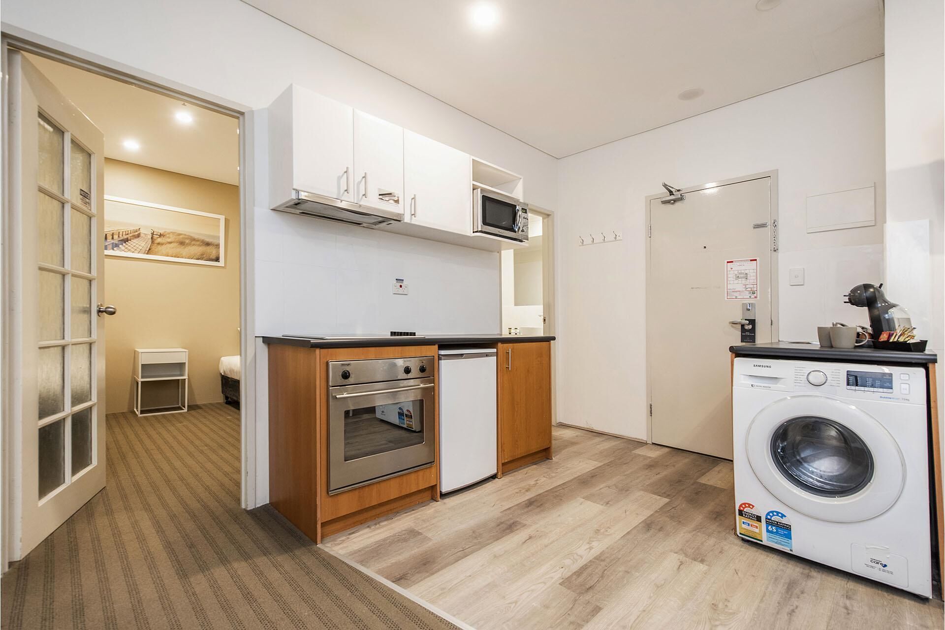 Two Bedroom Superior - Renovated two Bedroom Apartment With 1 Queen and 2 Singles