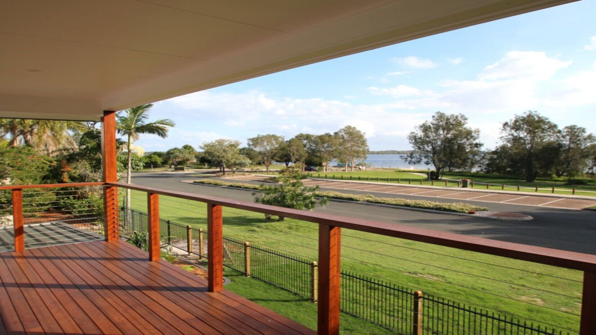 BEACHFRONT HOLIDAY  HOUSE