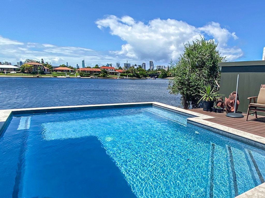 4 Bedroom Wide-waterfront Home With Pool and Skyline Views