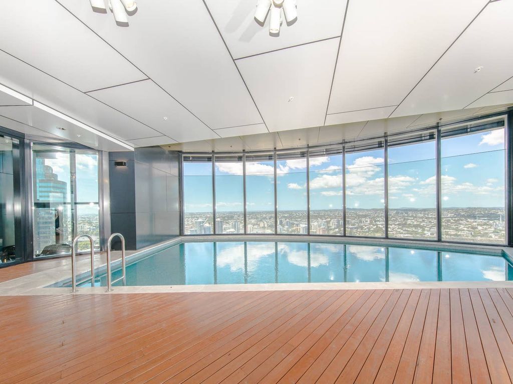 Tallest Tower in CBD 2 Bedroom apt With Pool & Gym