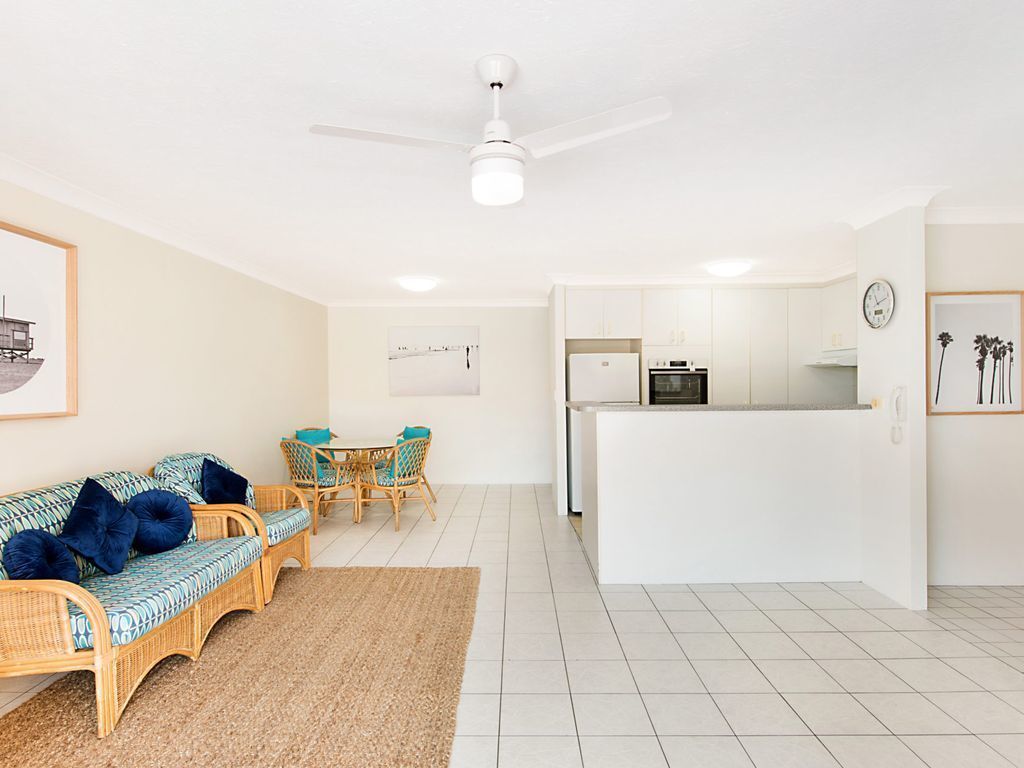 Ocean View Terrace Unit 3 Central location just behind the main street of Coolangatta