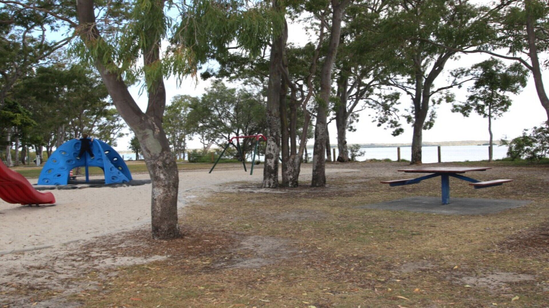 BEACHFRONT HOLIDAY  HOUSE