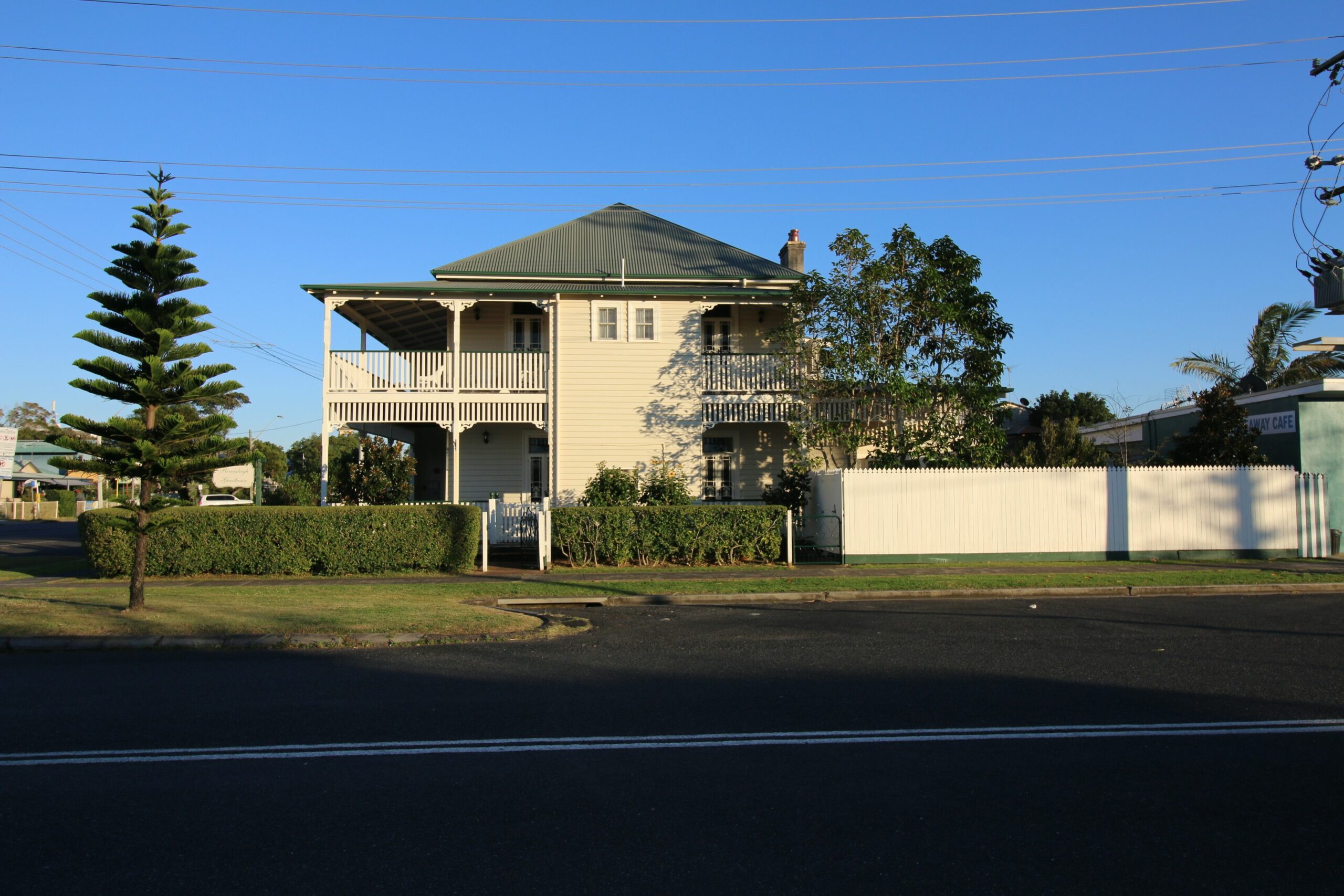 Historic house across from Riverfront , Gateway to Byron Bay & surrounding areas