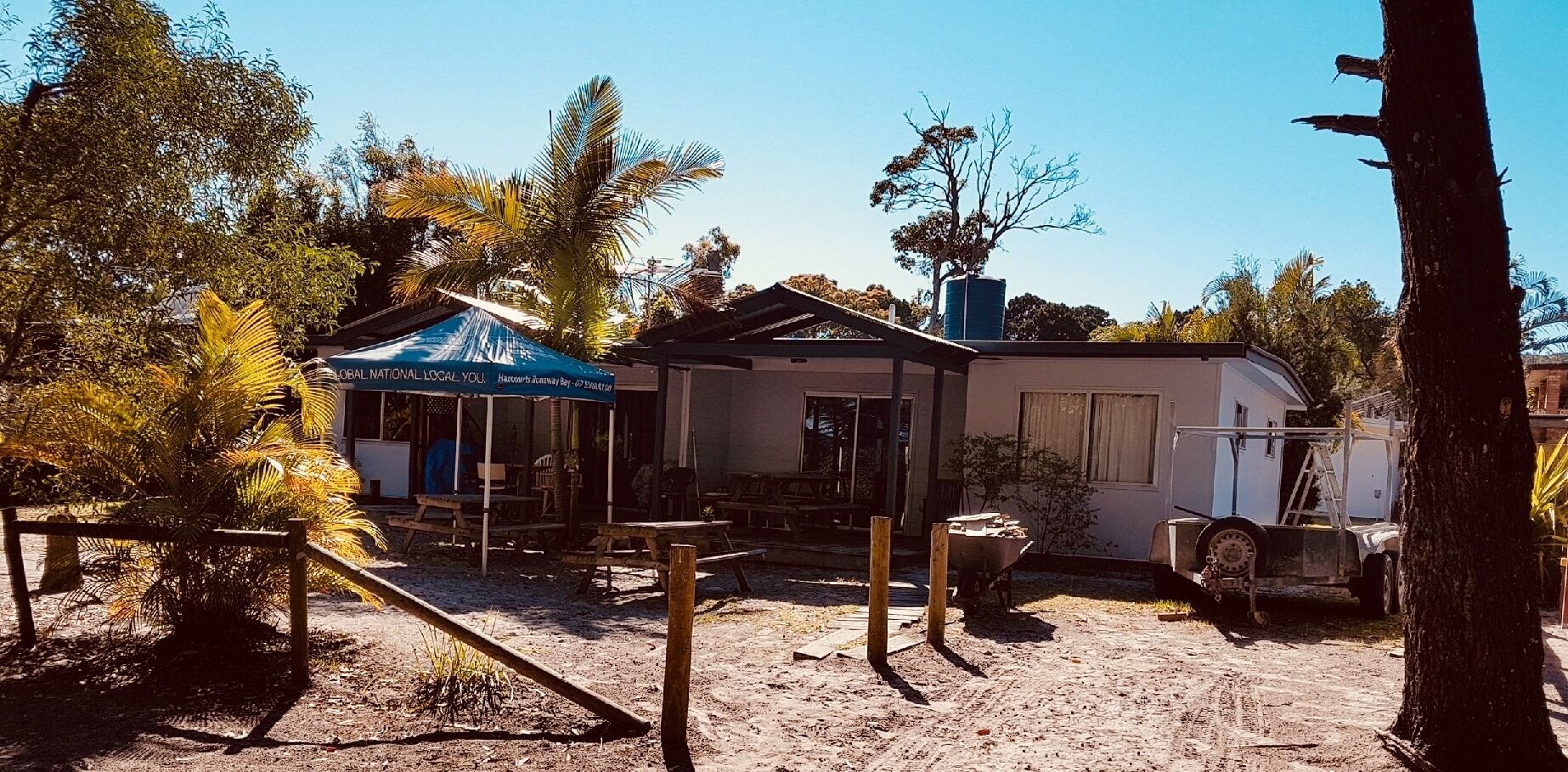 Moreton Island Beach house at Bulwer ‘Mister Barge’<br>