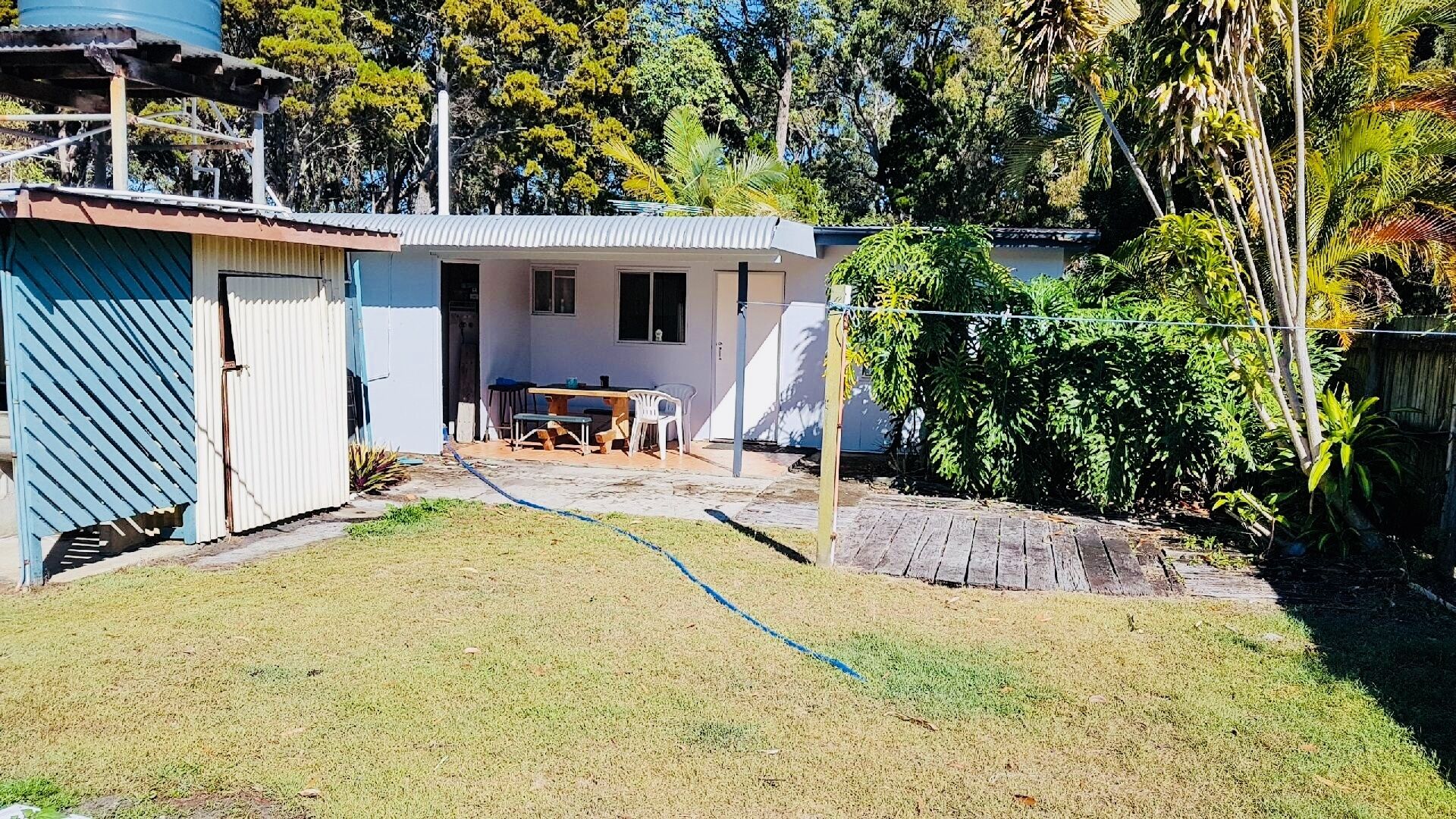 Moreton Island Beach house at Bulwer ‘Mister Barge’<br>