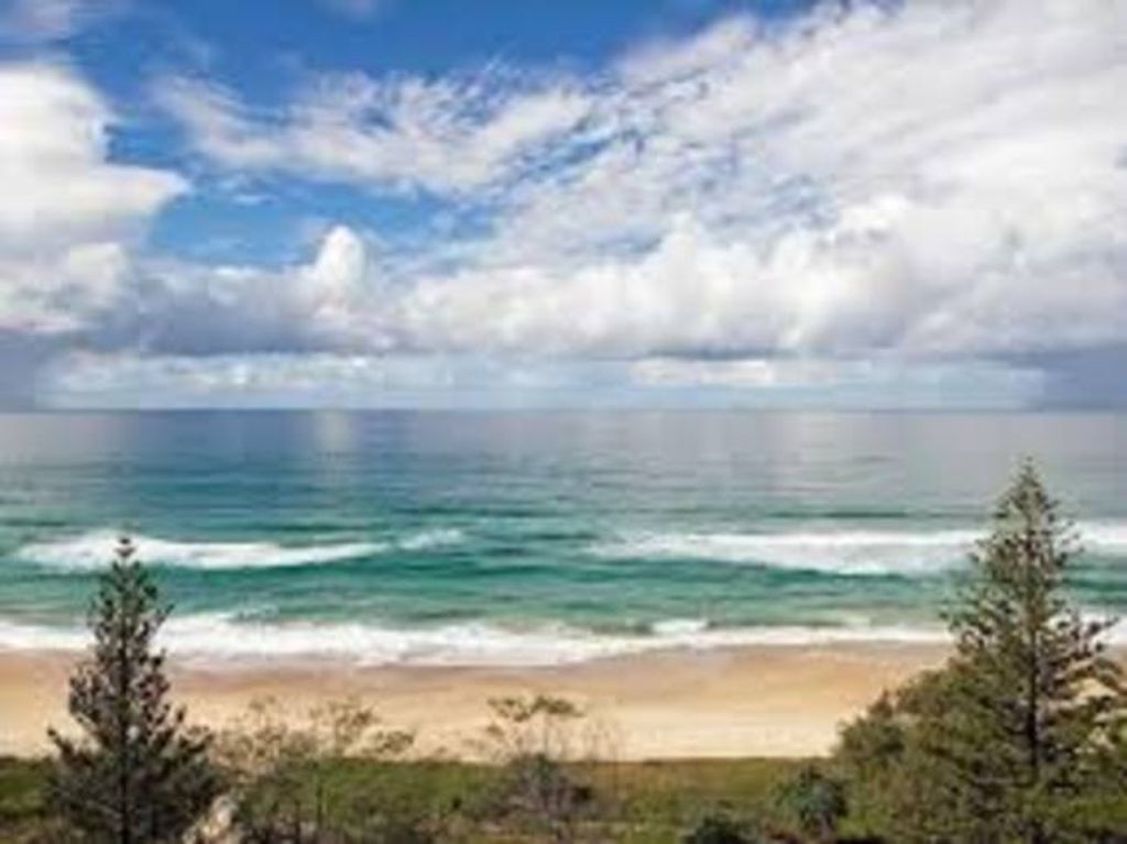 Central Gold Coast, Walk to the Beach!