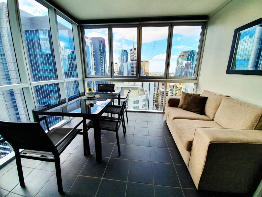 2BR Epic Views CBD 2 Cars Poolwinegymnetflix