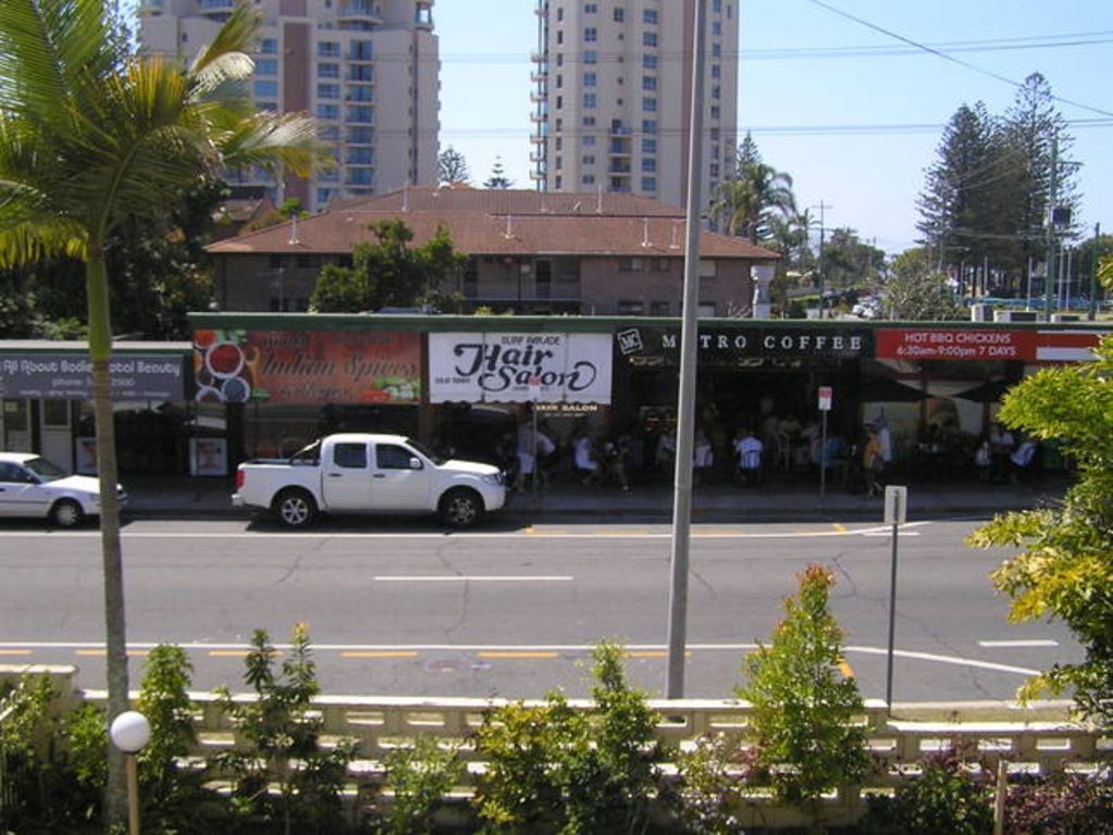 Central Gold Coast, Walk to the Beach!