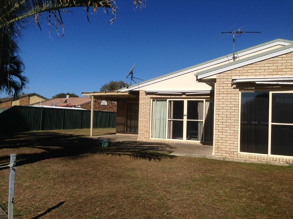 Private Canal Duplex With Pontoon - Oleander Drive, Bongaree