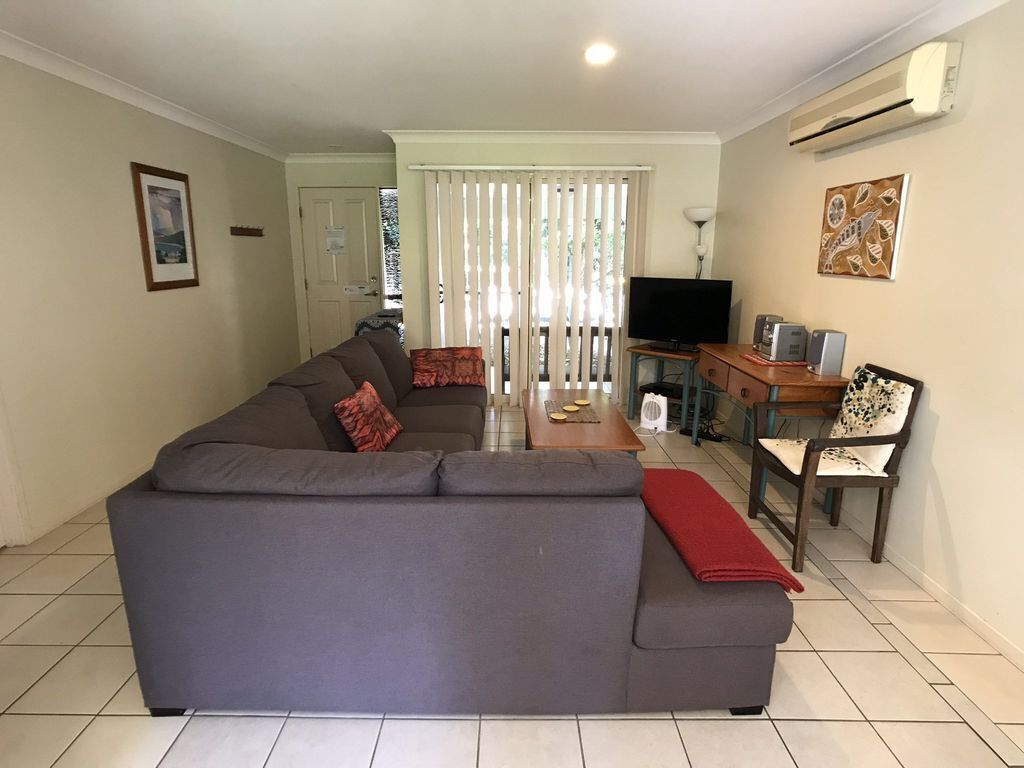 This Spacious Modern Townhouse is Located Just 2kms From Byron CBD and 10 Minutes Walk Through Arakw