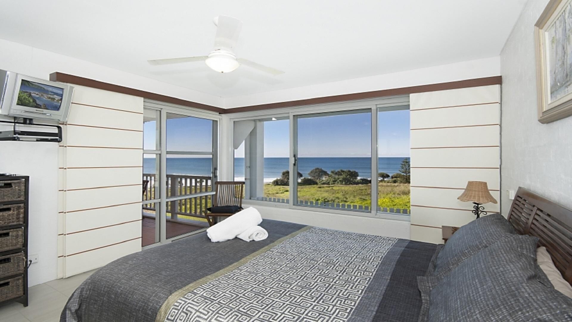 Quarterdeck 23 - Ocean View Apartment With Wifi