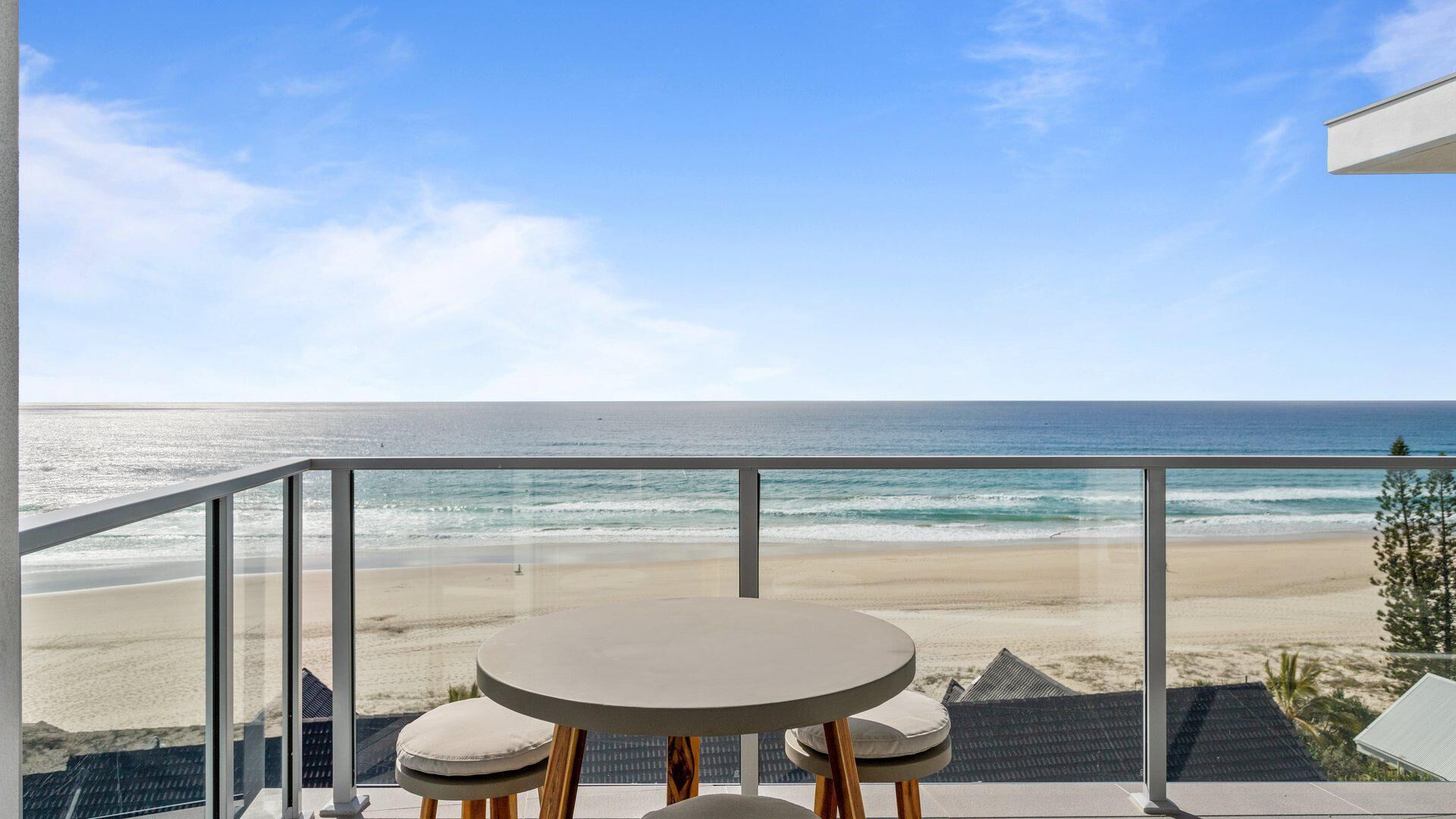 Ocean Views Apartment With Rooftop Pool