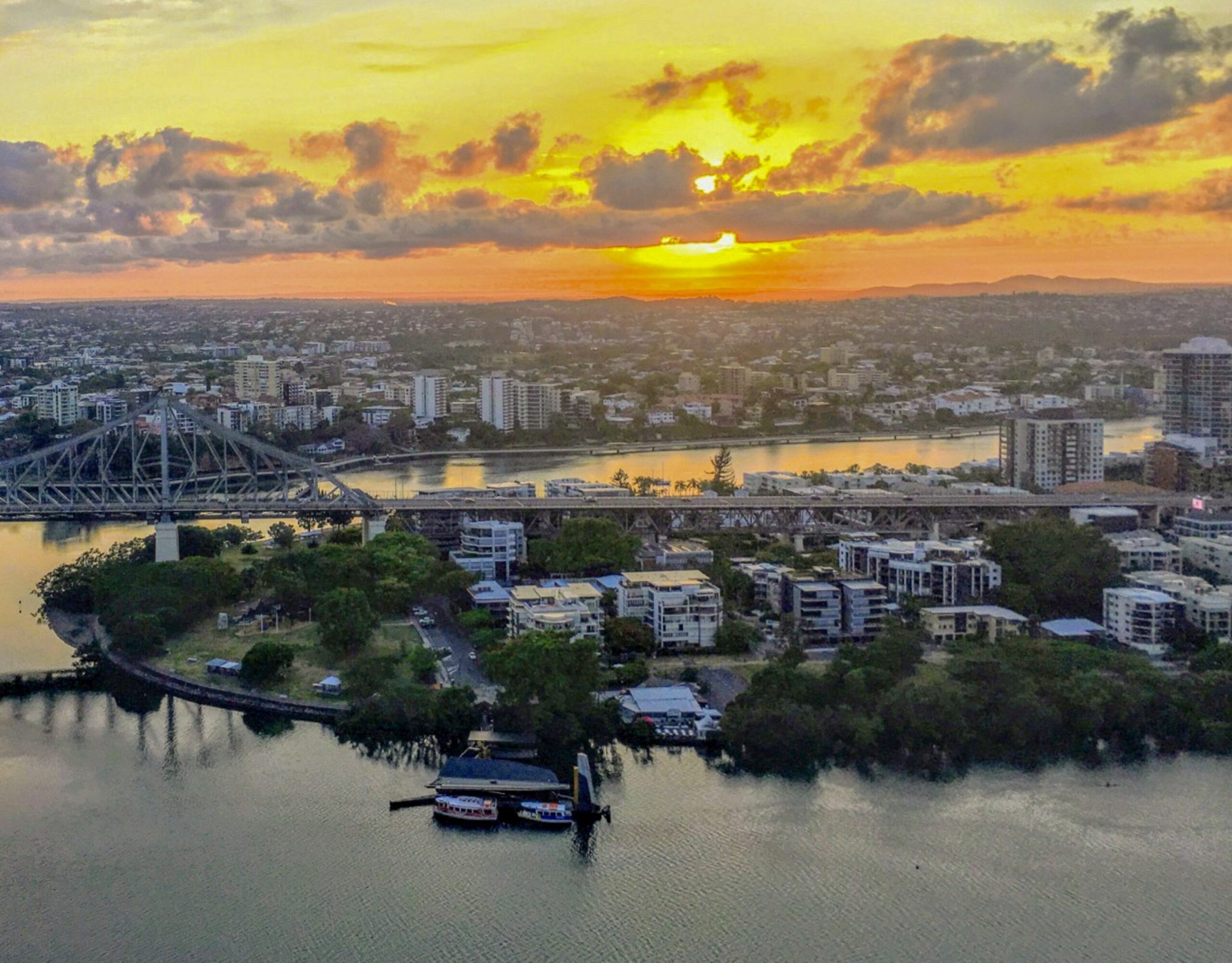 Sky Home in Africa - Story Bridge & River Views