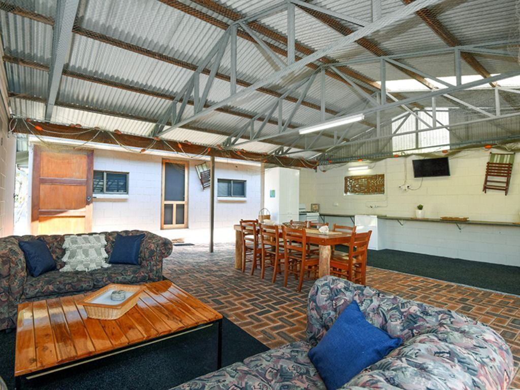 The Oyster Barn Beach House Retreat Family Friendly, Large Accommodation