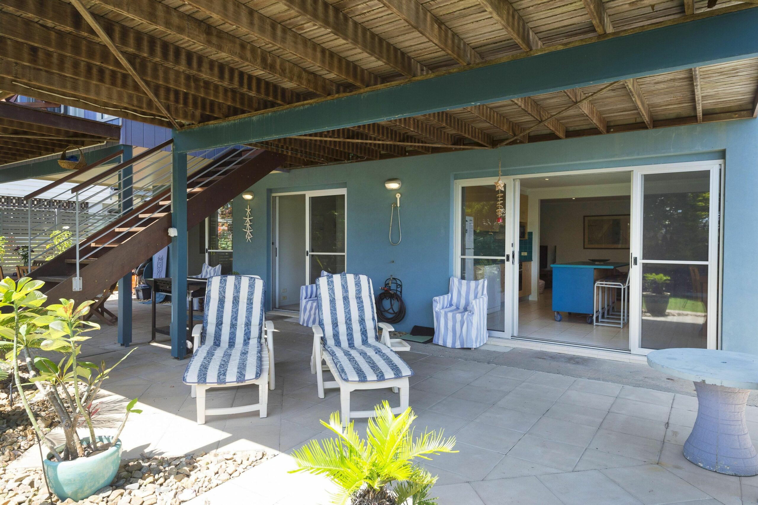 Moana Retreat - Stone Throw to the Ocean With Easy Access