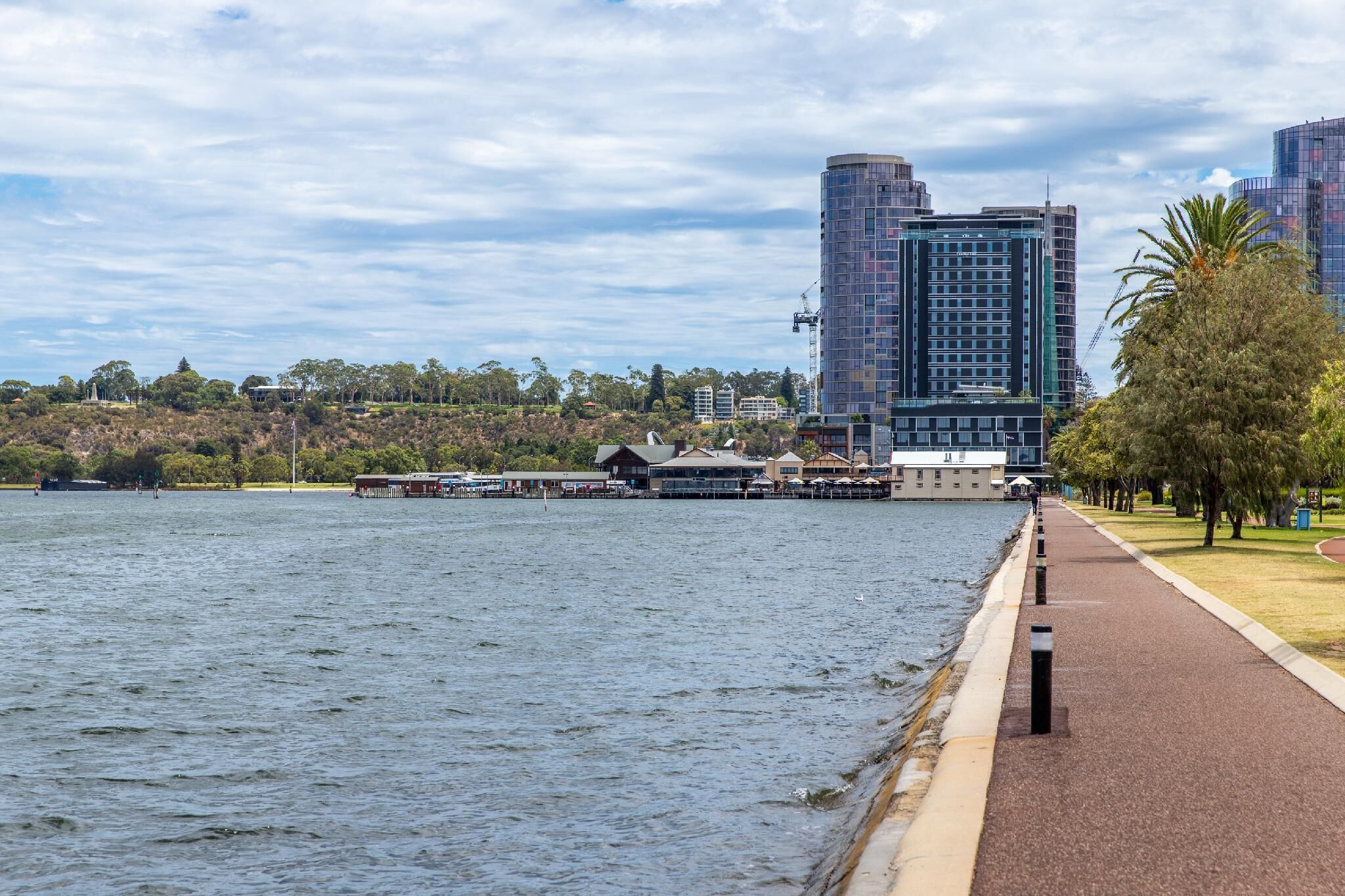 Over Looking the Swan River, This one Bedroom is Centrally Located in the Heart of the City