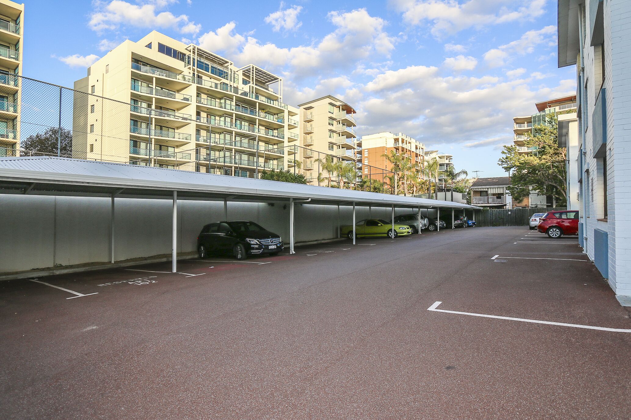 Waterside Apartments by The Swan River with Free WiFi & Secured U/C Parking