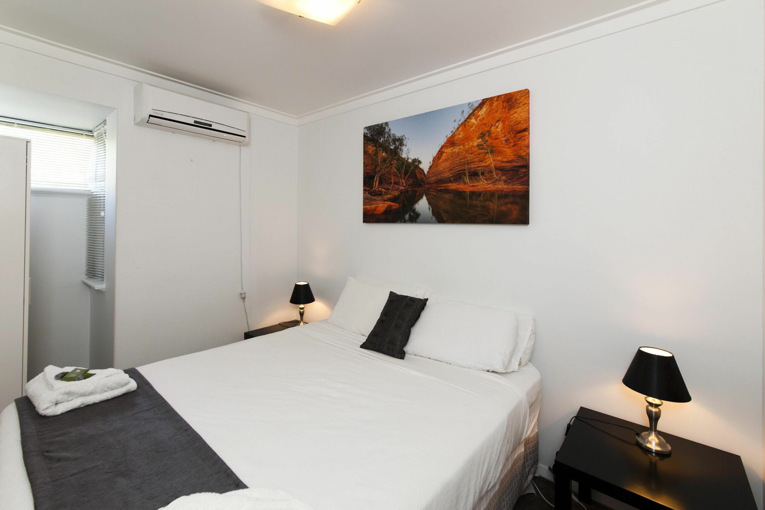 Stylish Subiaco Terrace Accommodation - 3 Bedrooms, Central Location