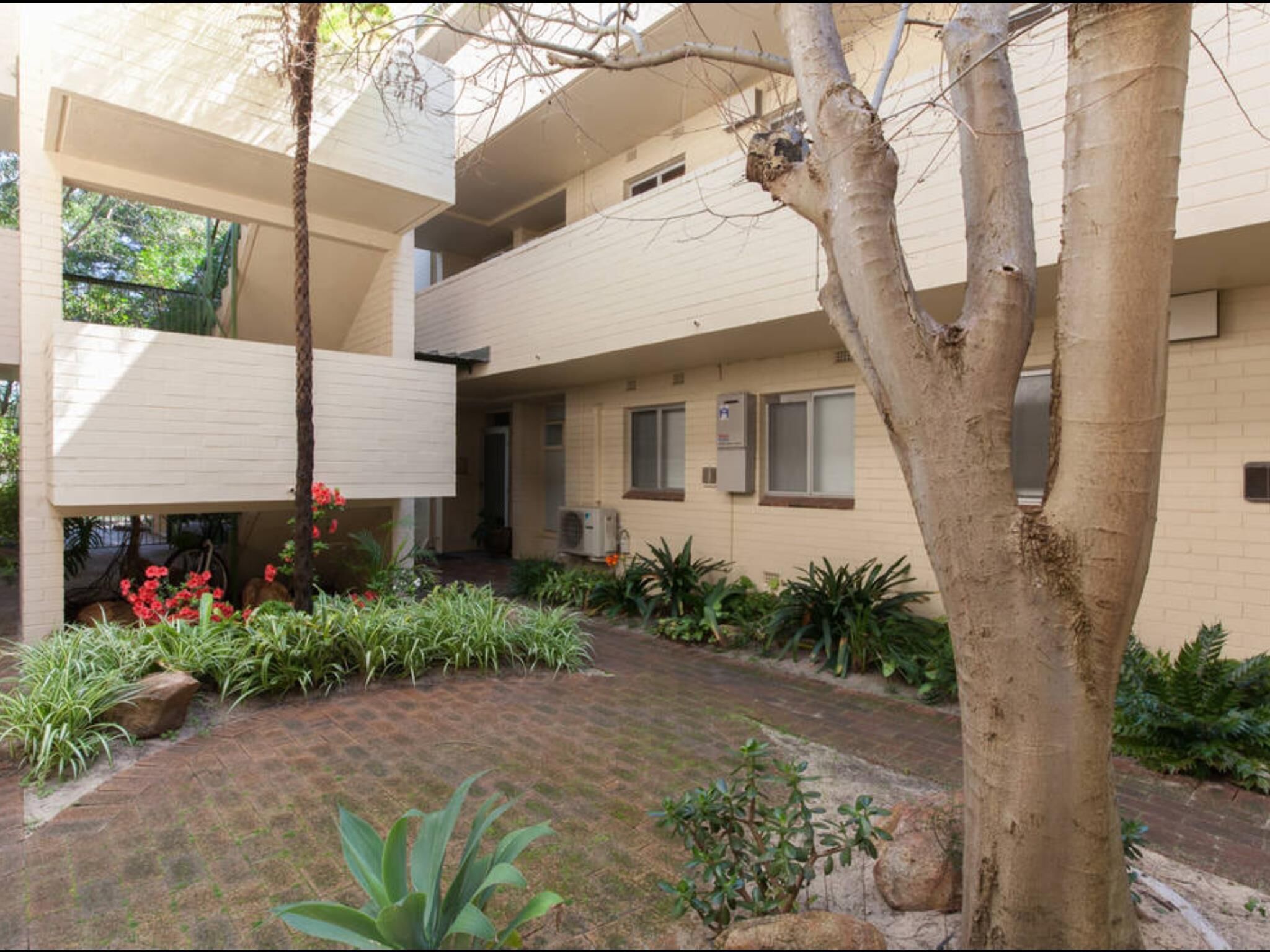 Rosalie Court Convenient to Kings Park & Perth City