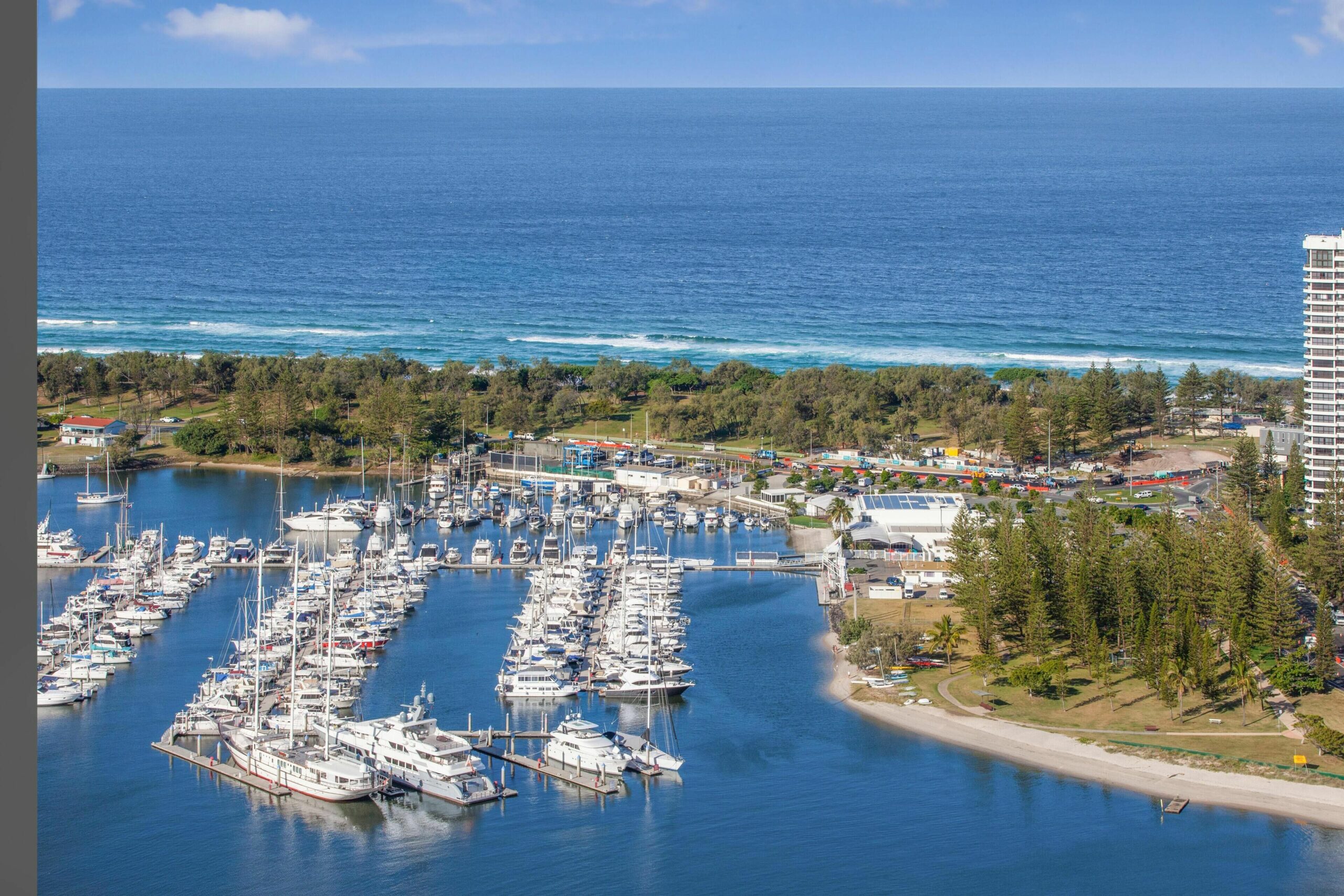 Grand Beach Views in 2-bed Apartment With Balcony