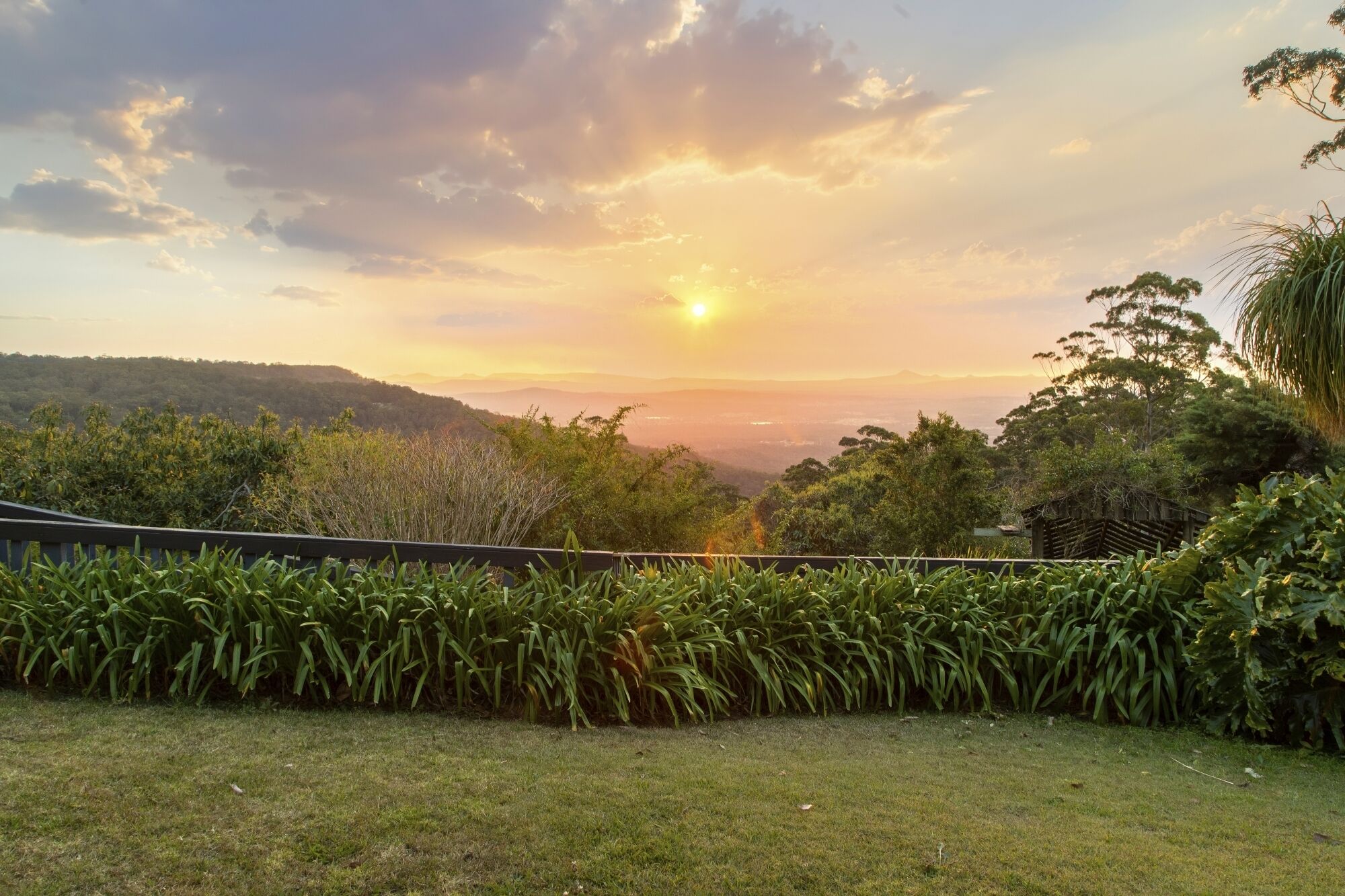 The Bird House. Spectacular sunsets. Perfect for large Groups