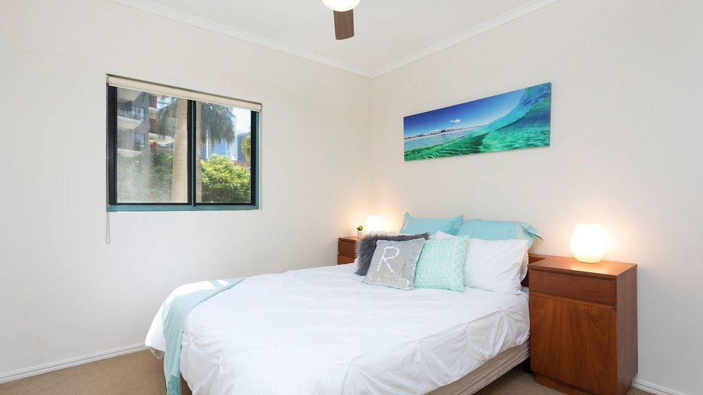 30% long stay discount. Riverfront home close to Bris CBD & amenities