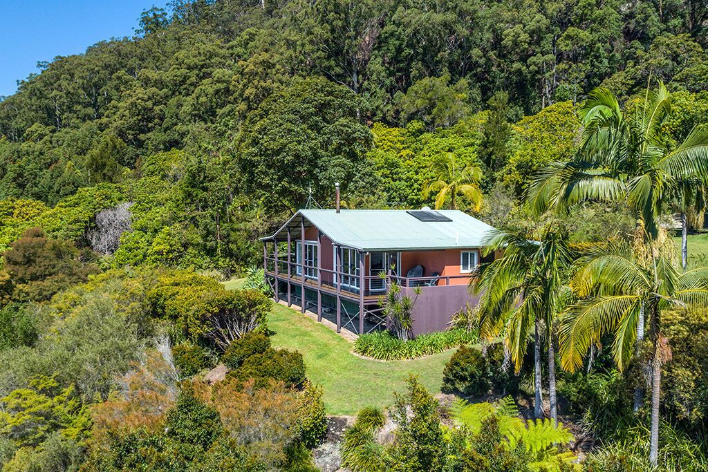 CLOGHEEN COTTAGE  Stunning Mountain and Ocean Views in the Byron Bay Hinterland