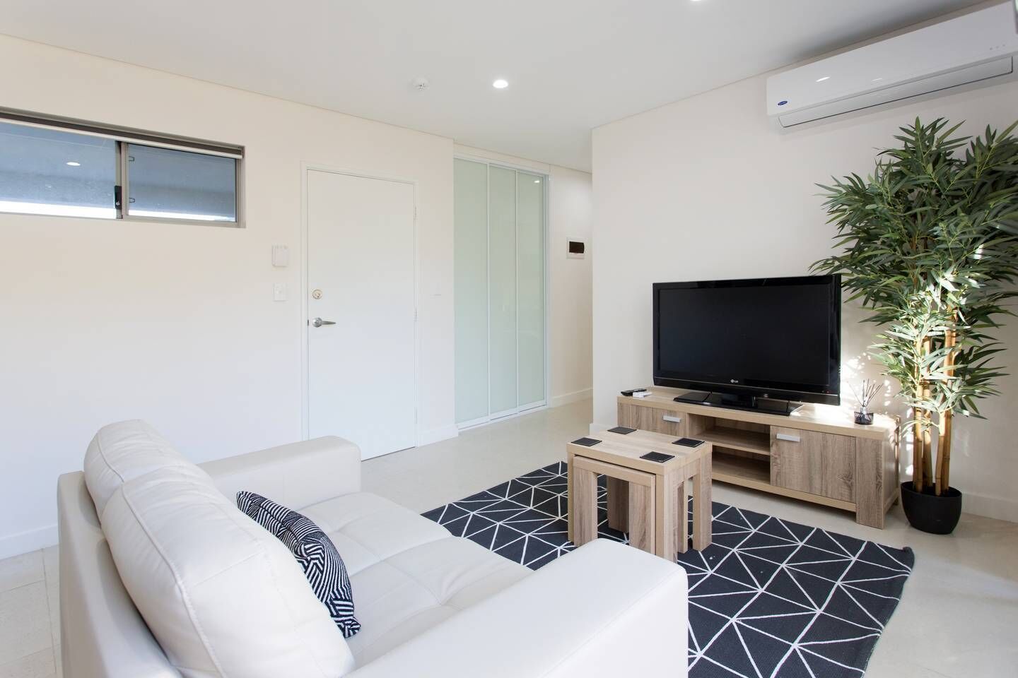 Modern Apartment - 11km From Perth CBD